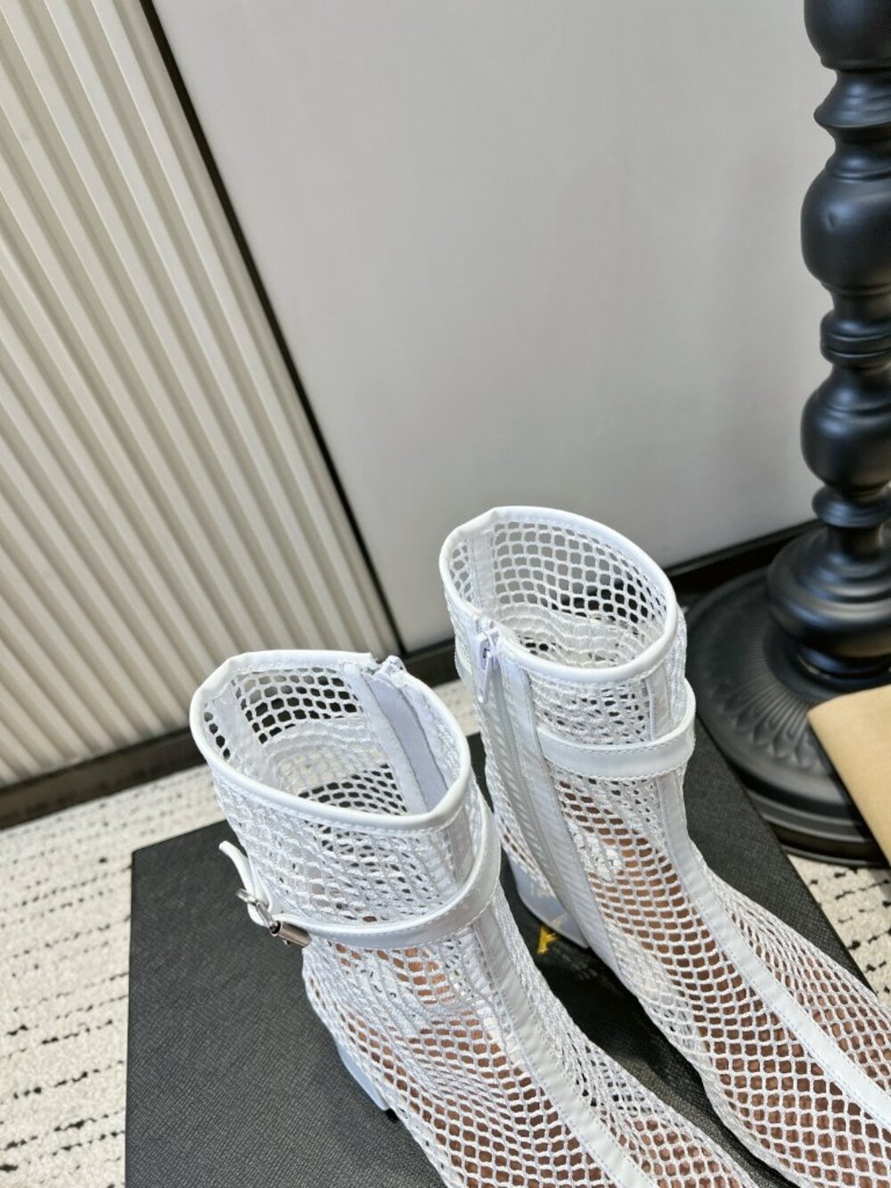 ALAÏA Fishnet cool boots - Picture 7 of 9